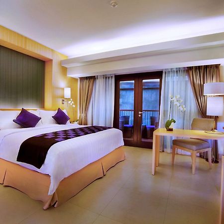 Quest Hotel Kuta By Aston Екстериор снимка