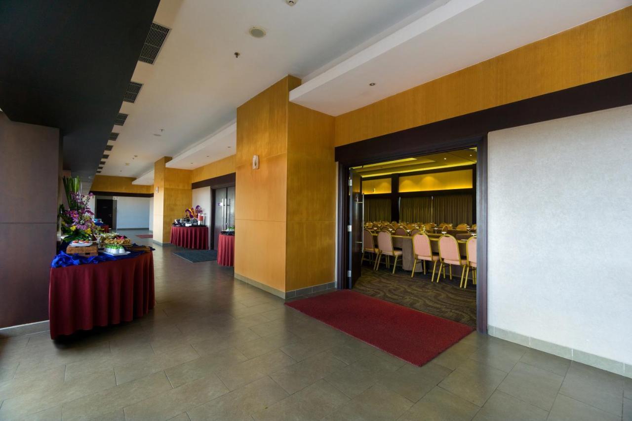 Quest Hotel Kuta By Aston Екстериор снимка