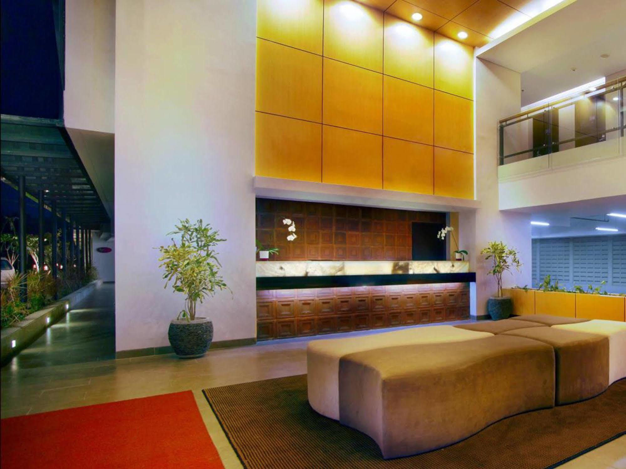 Quest Hotel Kuta By Aston Екстериор снимка