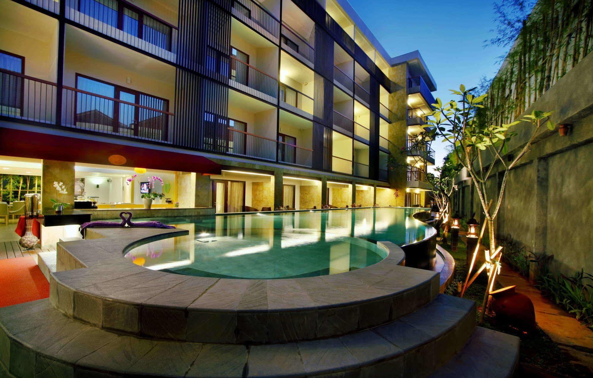 Quest Hotel Kuta By Aston Екстериор снимка