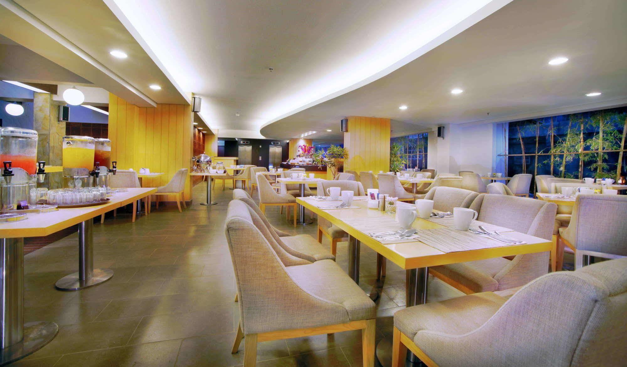 Quest Hotel Kuta By Aston Екстериор снимка